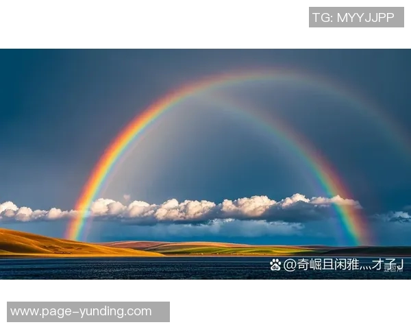 西部天空的色彩变幻与自然之美的深刻探索